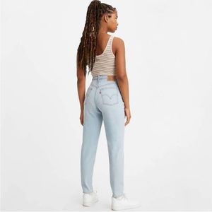 Levi’s high waisted tapered 90s mom jeans size 27